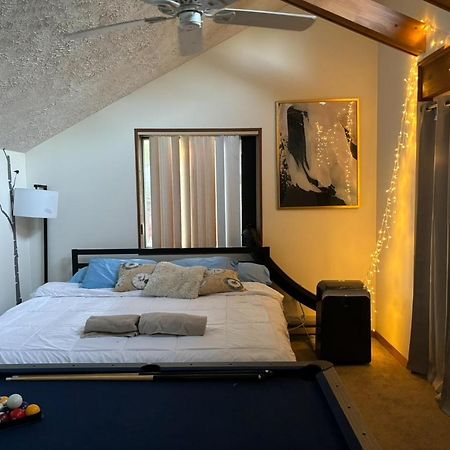 Ambiance - King Bed Cabin, Jetted-Tub & Fireplace Tobyhanna Ngoại thất bức ảnh