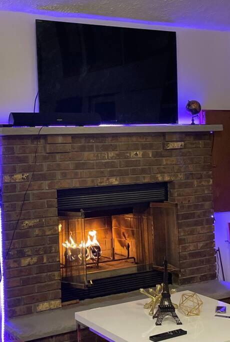 Ambiance - King Bed Cabin, Jetted-Tub & Fireplace Tobyhanna Ngoại thất bức ảnh