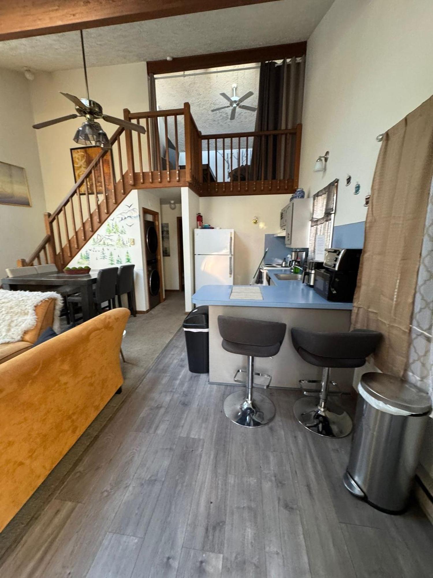 Ambiance - King Bed Cabin, Jetted-Tub & Fireplace Tobyhanna Ngoại thất bức ảnh