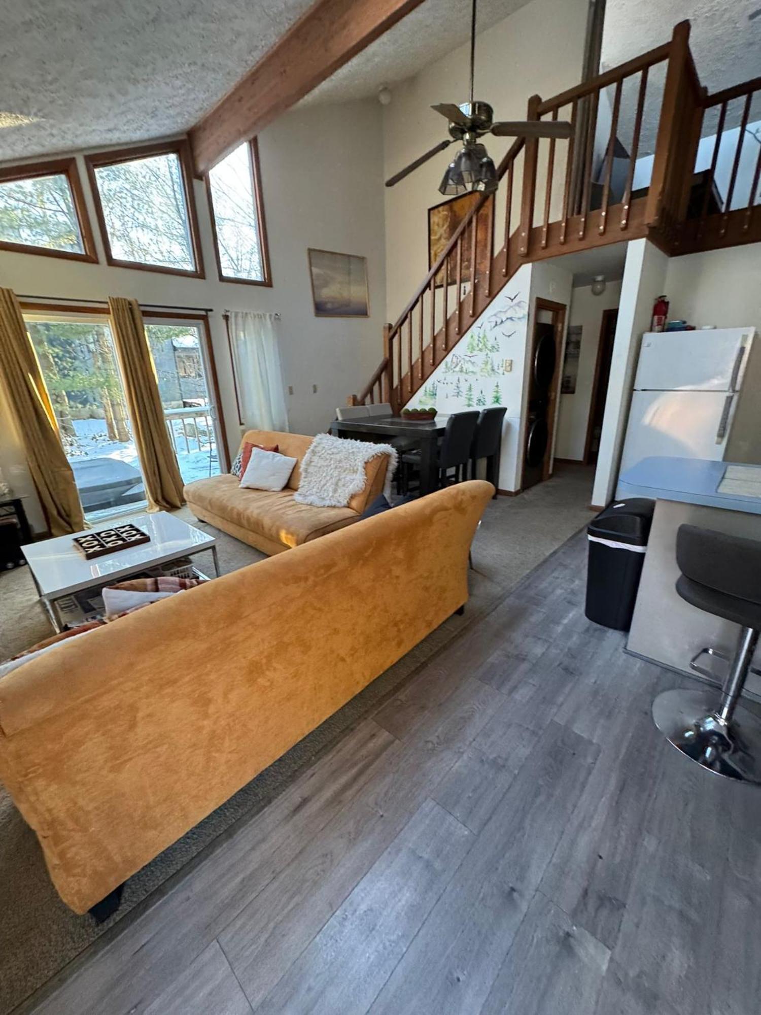 Ambiance - King Bed Cabin, Jetted-Tub & Fireplace Tobyhanna Ngoại thất bức ảnh